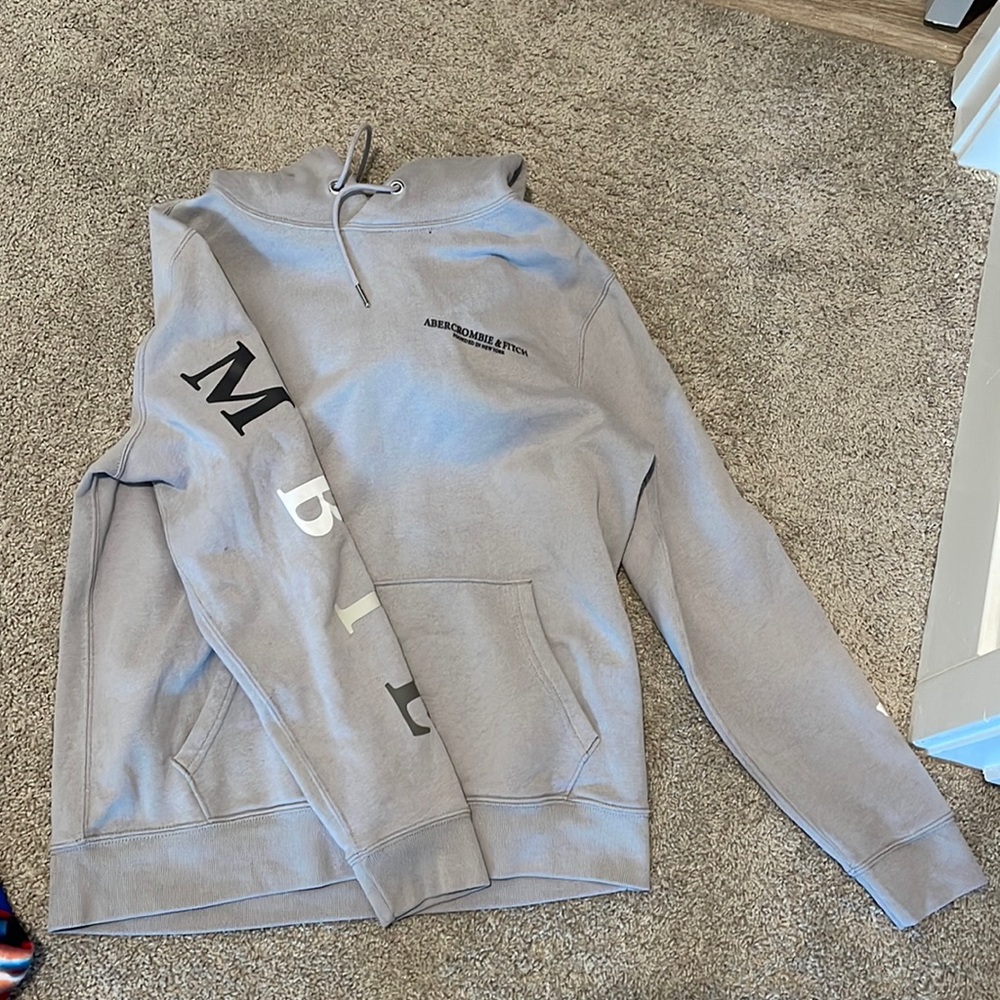 Men’s Abercrombie and Fitch medium gray sweatshirt